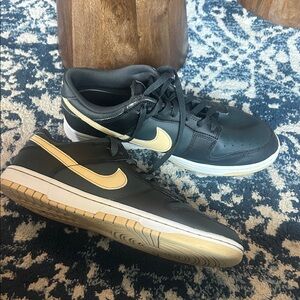 Nike Men's Black and Tan Sneakers